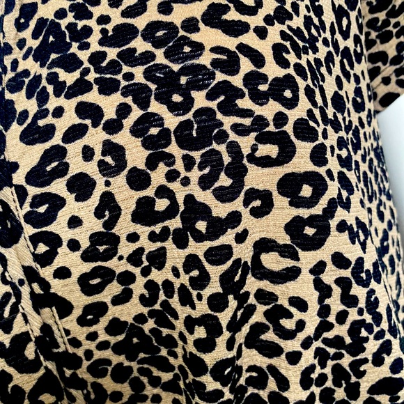 Liberty Love Animal Print Collared V Neck Polyester Spandex Blend Blouse Size M - Picture 4 of 7